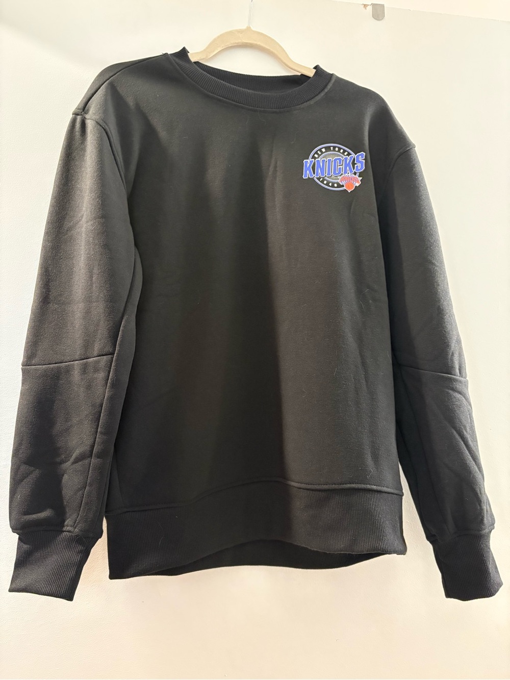 Knicks Unisex Black Crewneck Sweatshirt Size Small NWT